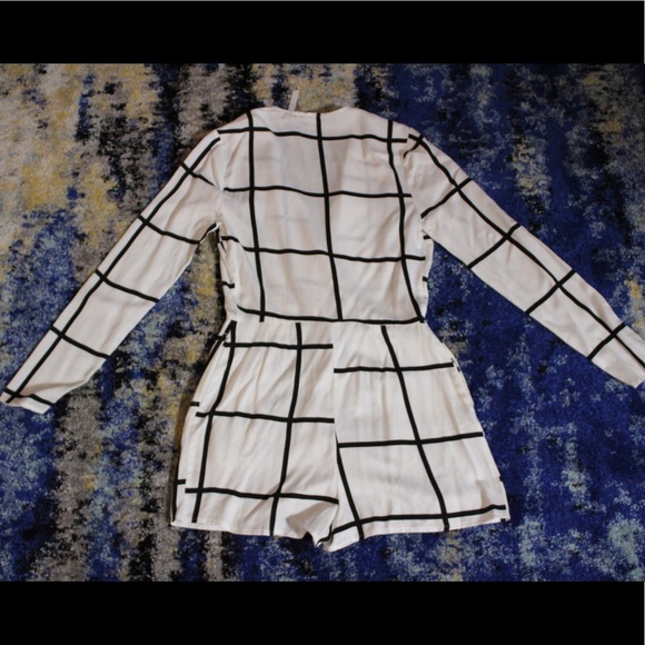 SOLD ASOS Striped Black & White Romper Size 4 - Picture 4 of 4